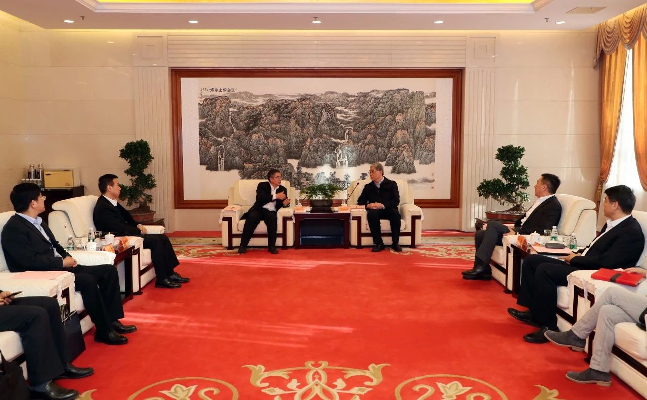 雷凡培會見中國船級社黨委副書記、總裁莫鑒輝一行